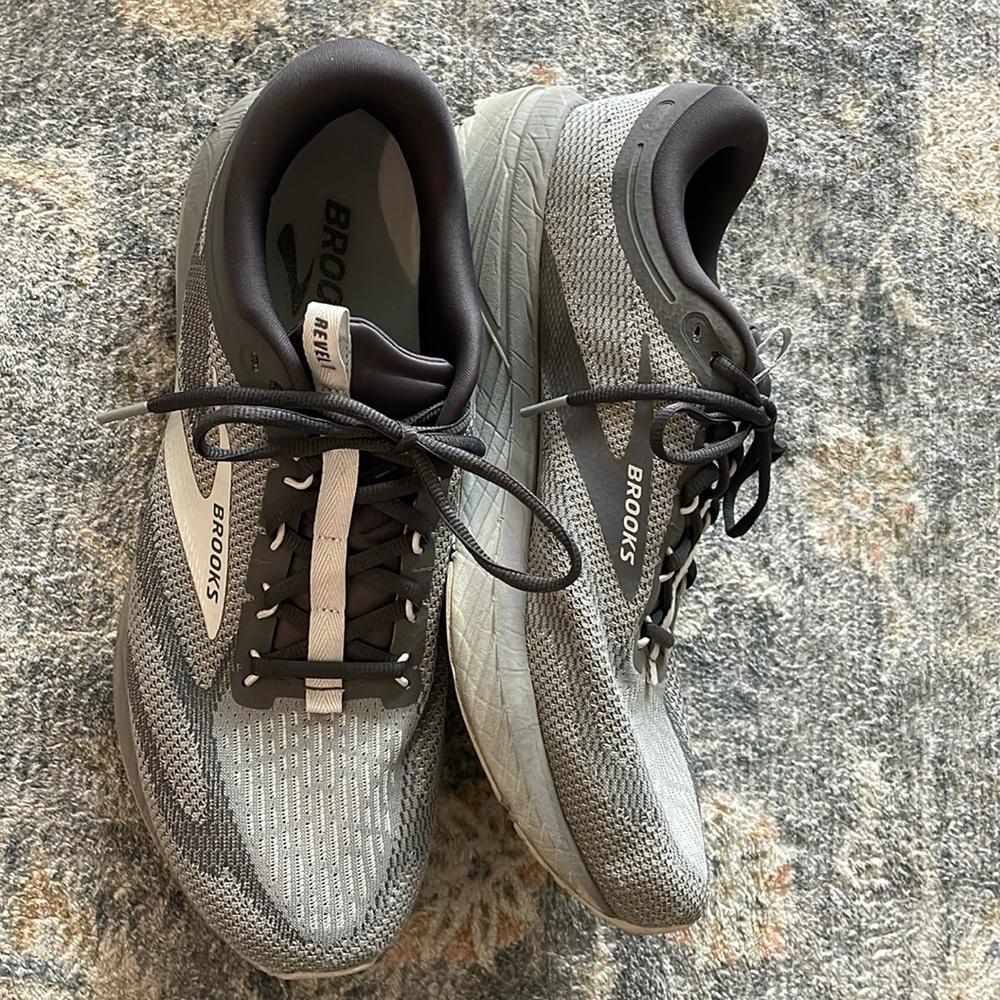 Men’s gray Brooks Revel 7. Worn 2 times. Size 14 great condition